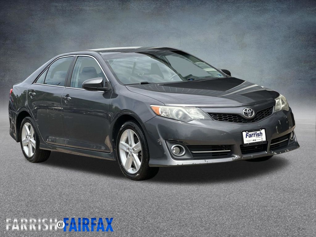 Magnetic Gray Metallic 2014 Toyota Camry Sedan Front-Wheel Drive 6-Speed Automatic