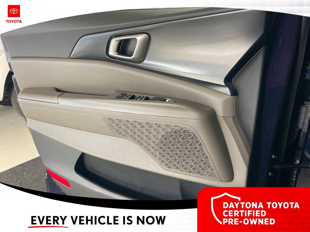 2025 Kia Carnival LXS - Photo 21