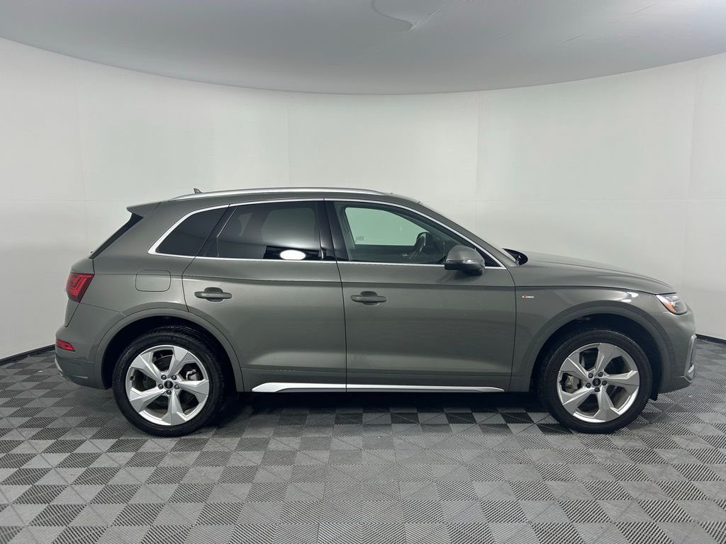 Thumbnail: 2023 Audi Q5 - 4