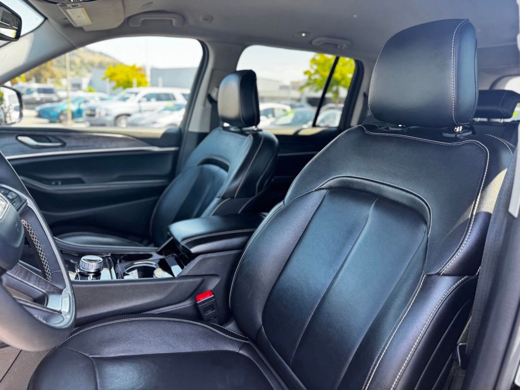 Used 2023 Jeep Grand Cherokee SUV