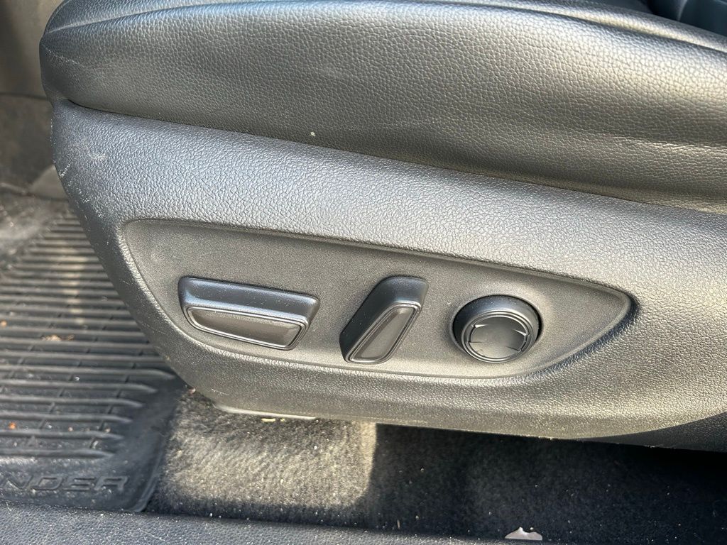 Thumbnail: 2020 Toyota Highlander - 24