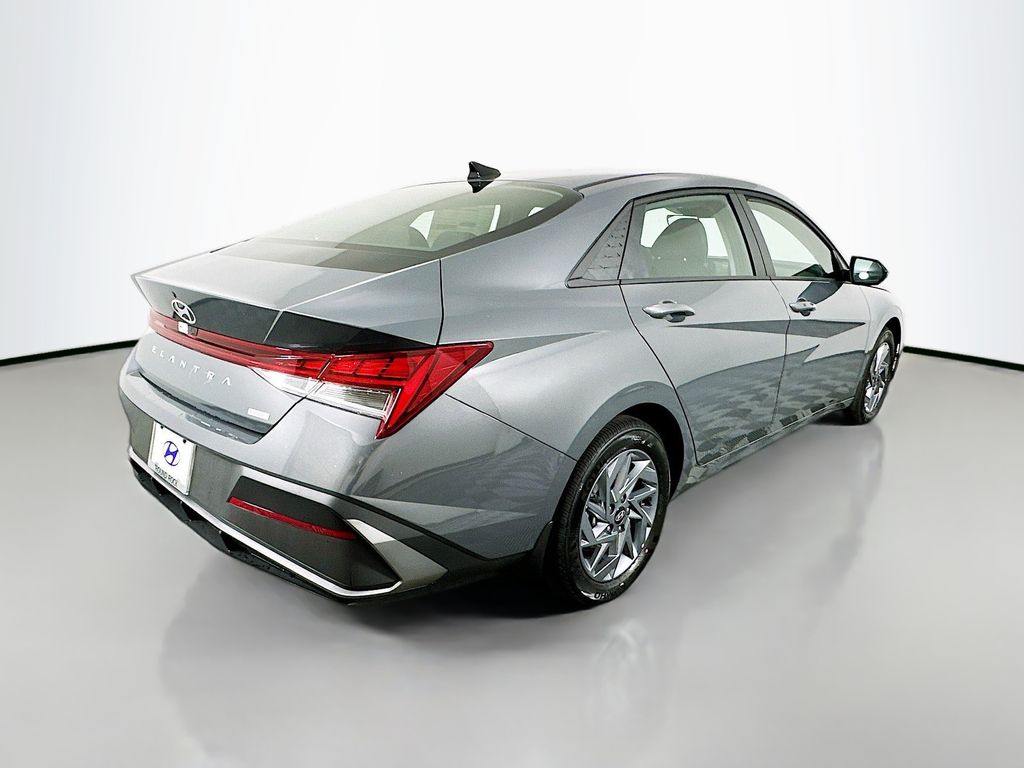 Thumbnail: 2025 Hyundai Elantra - 5