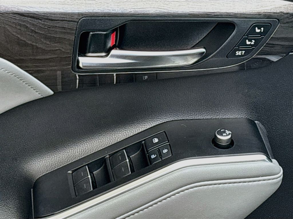 Thumbnail: 2020 Toyota Highlander - 24