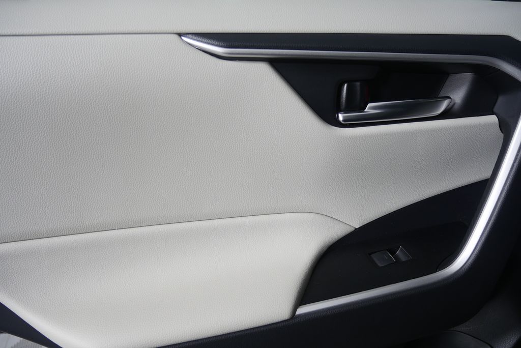 Thumbnail: 2023 Toyota RAV4 - 14