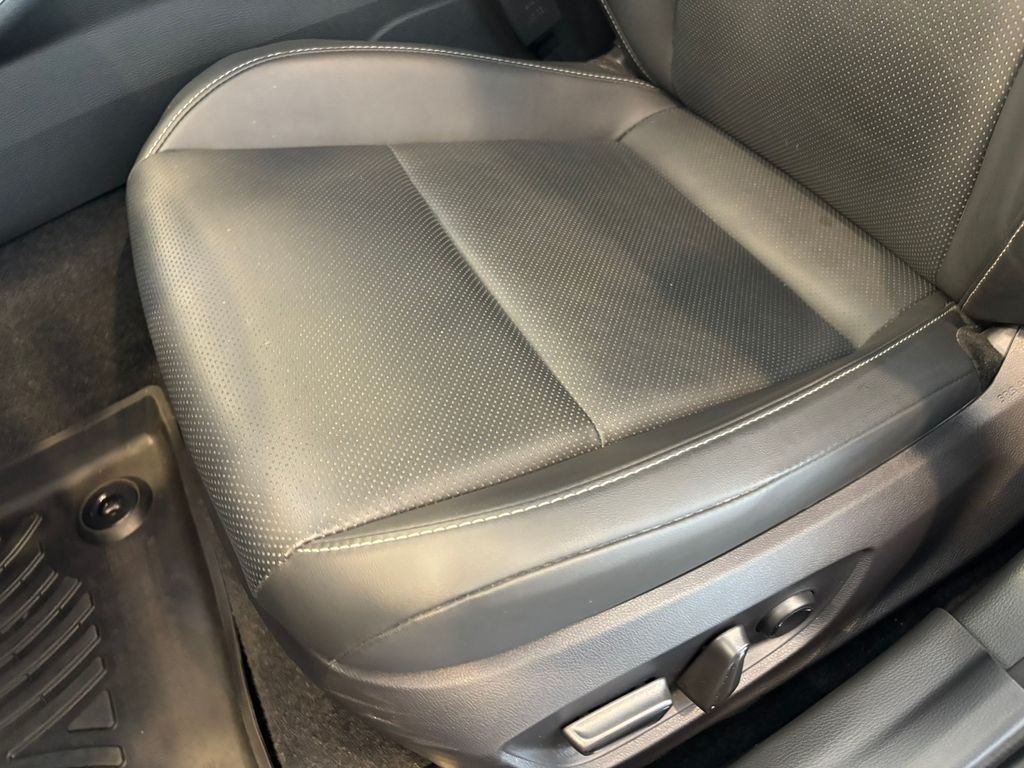 2025 Toyota Prius XLE