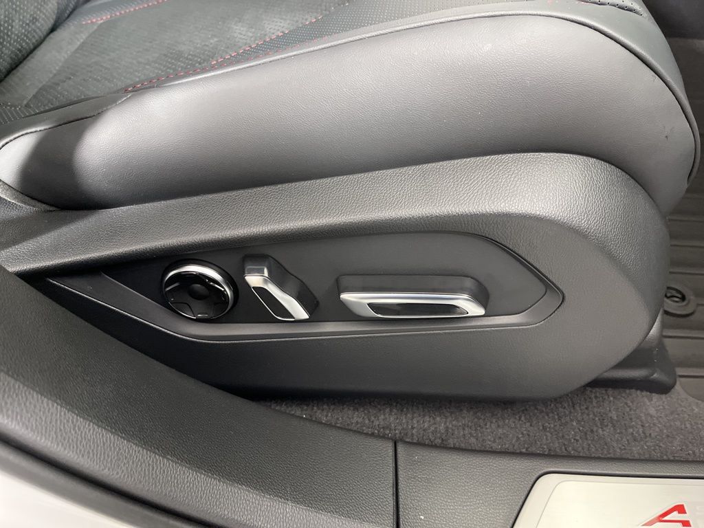 Thumbnail: 2026 Acura RDX - 9