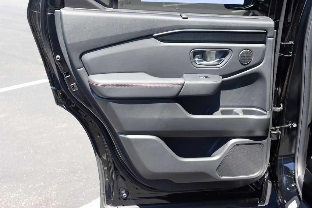 2025 Honda Pilot Black Edition 11