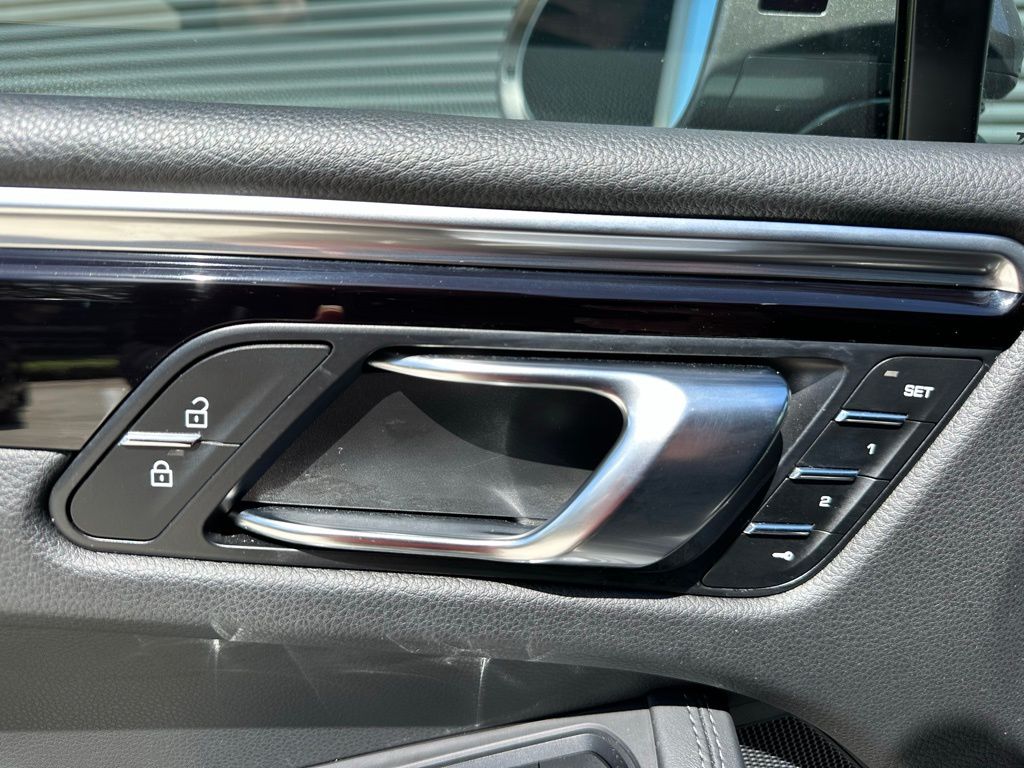 Thumbnail: 2023 Porsche Macan - 19