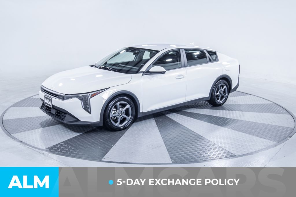 Used 2025 White Kia LXS image 3