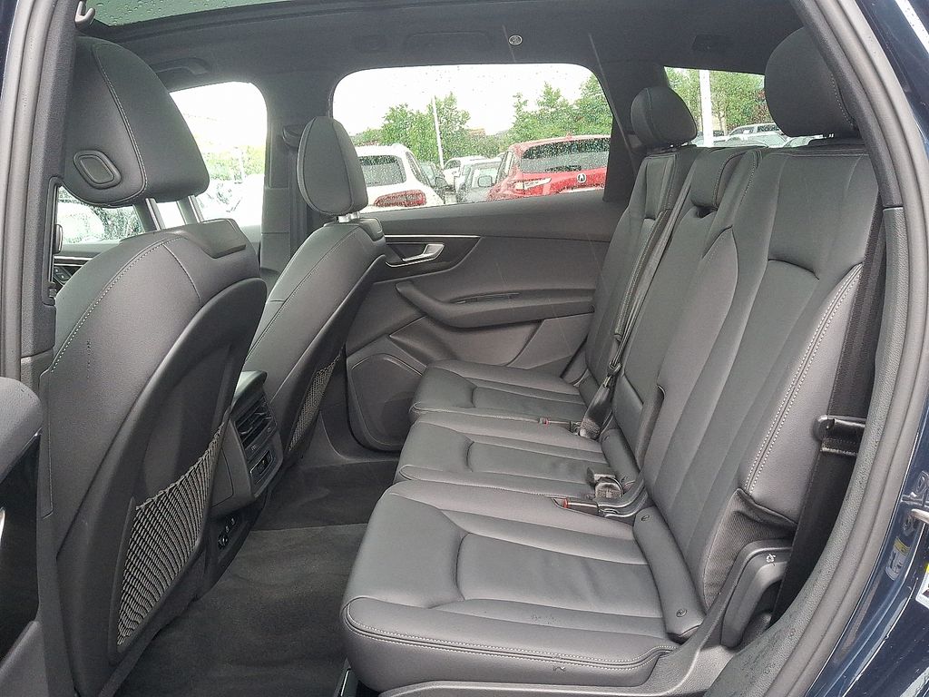 2025 Audi Q7 Premium 10