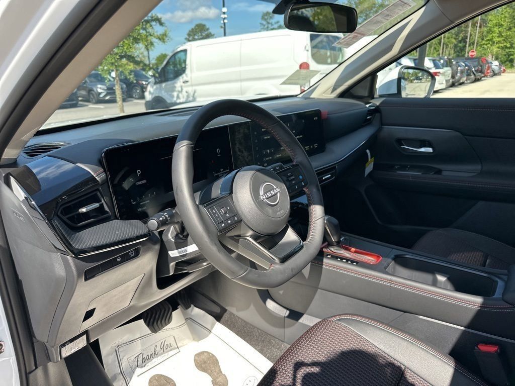 2025 Aspen White Tricoat Nissan Kicks SR FWD SUV