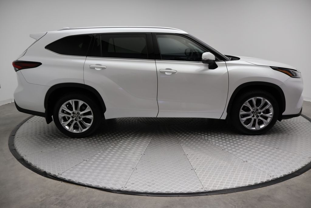 Thumbnail: 2024 Toyota Highlander - 7