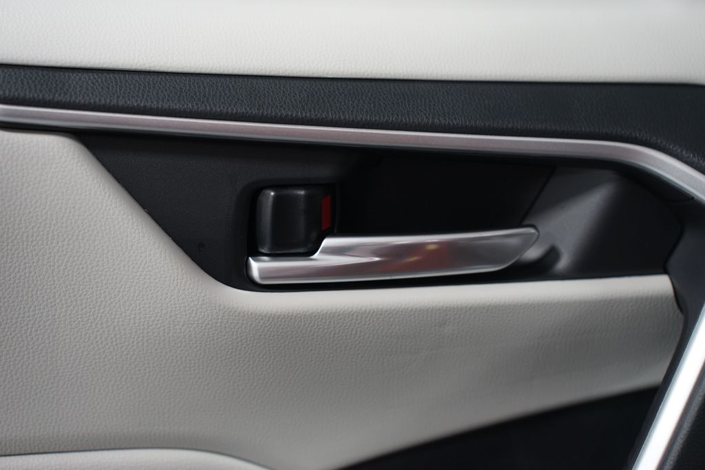 Thumbnail: 2025 Toyota RAV4 - 32