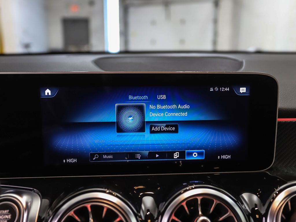 Thumbnail: 2021 Mercedes-Benz GLB - 16