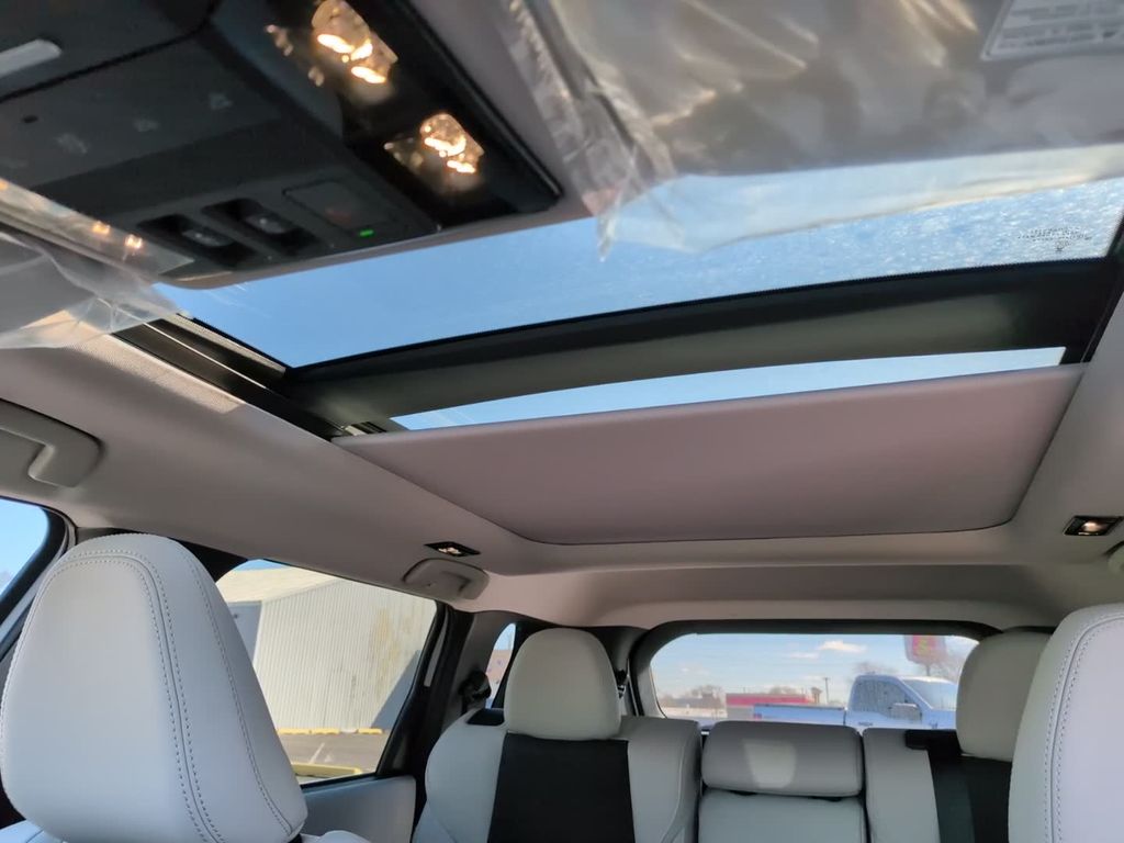 New 2026 White Mitsubishi SE image 26