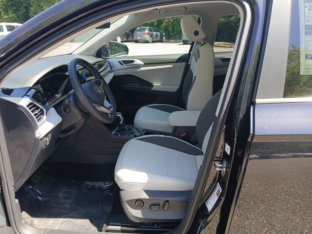 New 2026 Black Volkswagen 1.5T SE image 9