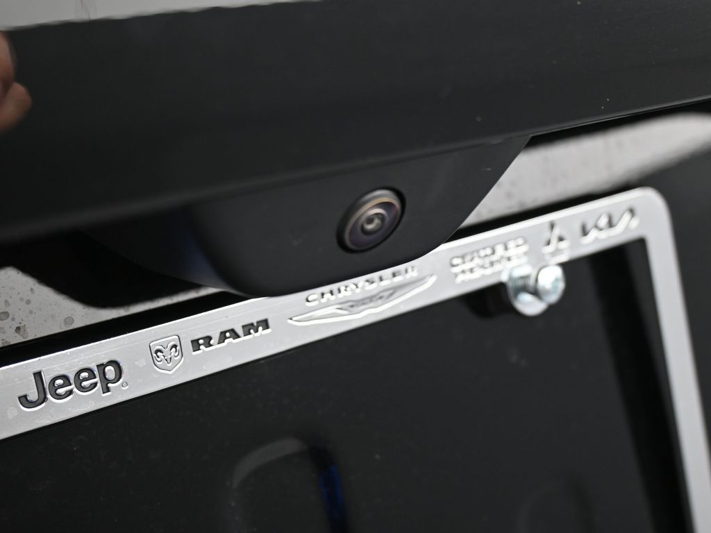 New 2026 Diamond Black Crystal Pearlcoat Jeep Laredo image 30