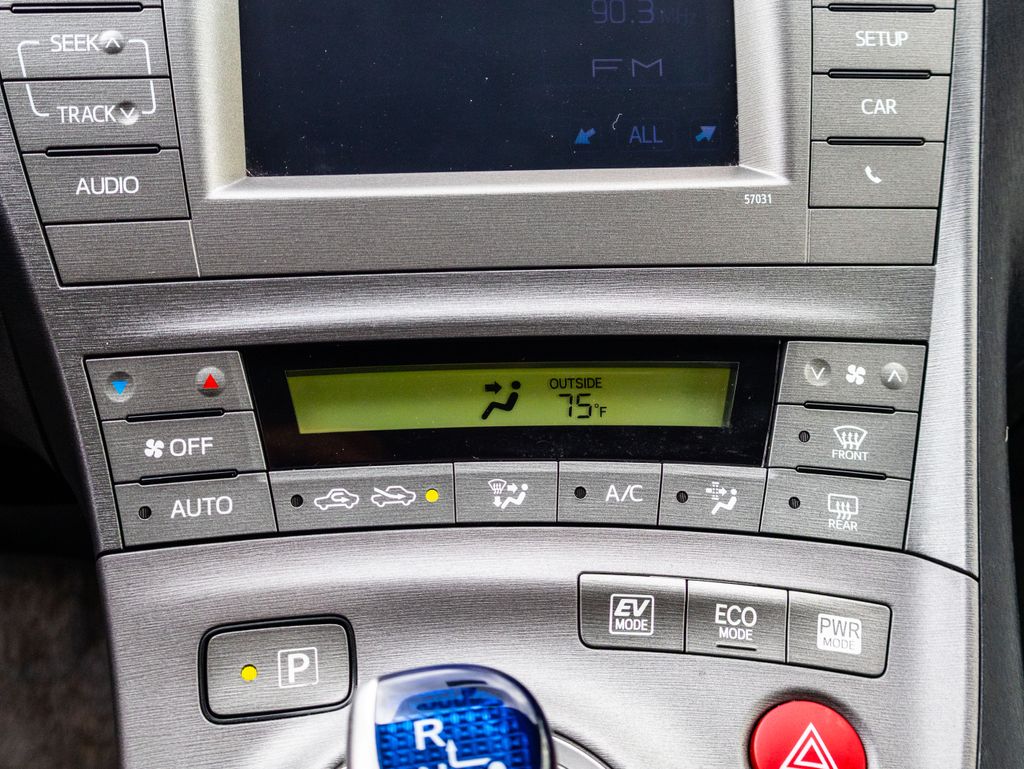 Used 2015 White Toyota Two image 30