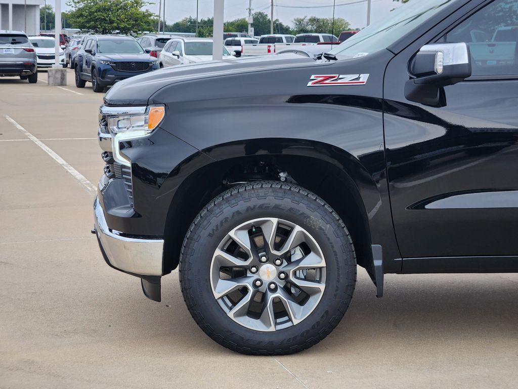 2026 Chevrolet Silverado LT photo 4