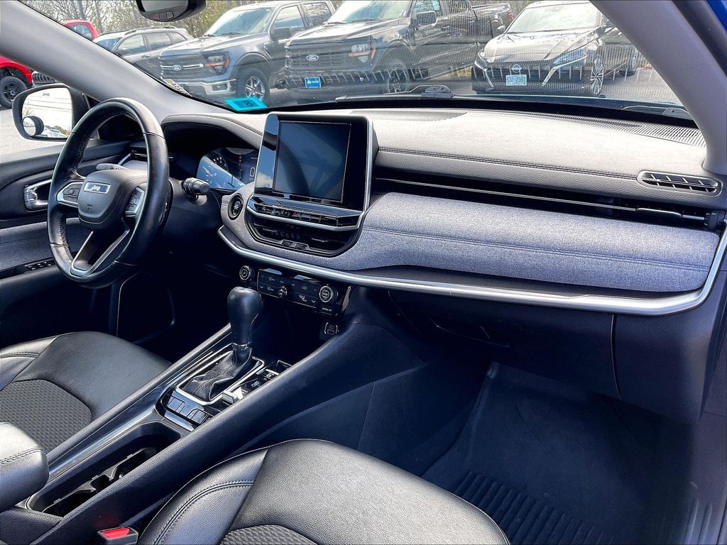 2022 Jeep Compass — photo 13