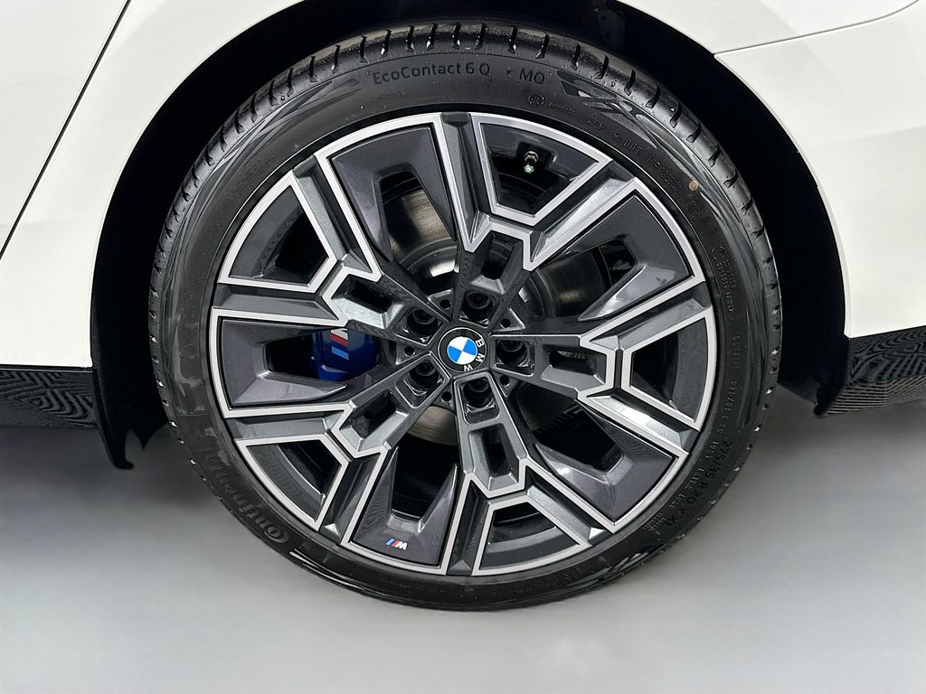 Thumbnail: 2026 BMW i5 - 23