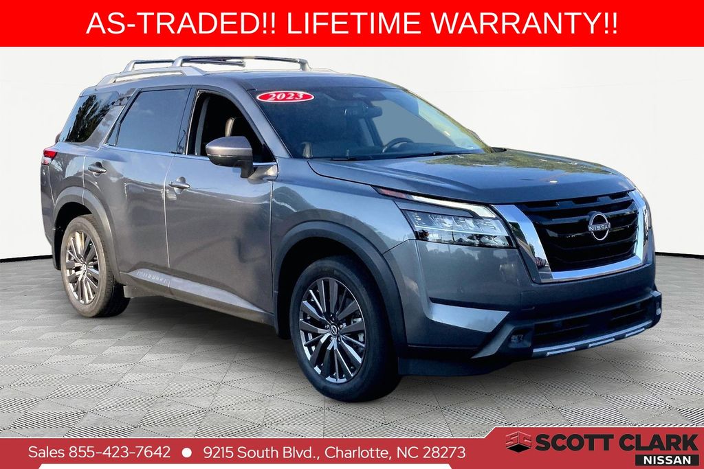 2022 Nissan Pathfinder SL