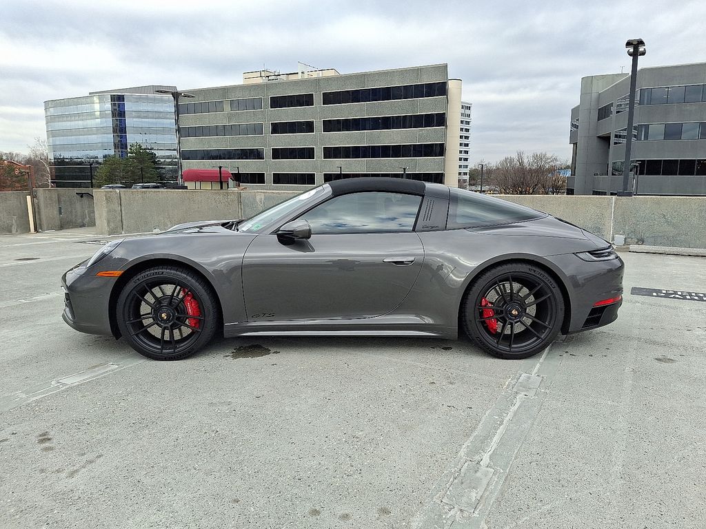 Thumbnail: 2022 Porsche 911 - 2