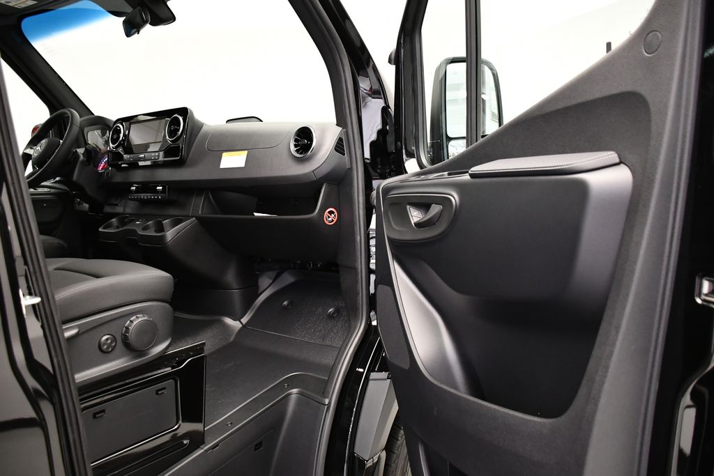 Thumbnail: 2026 Mercedes-Benz Sprinter - 31