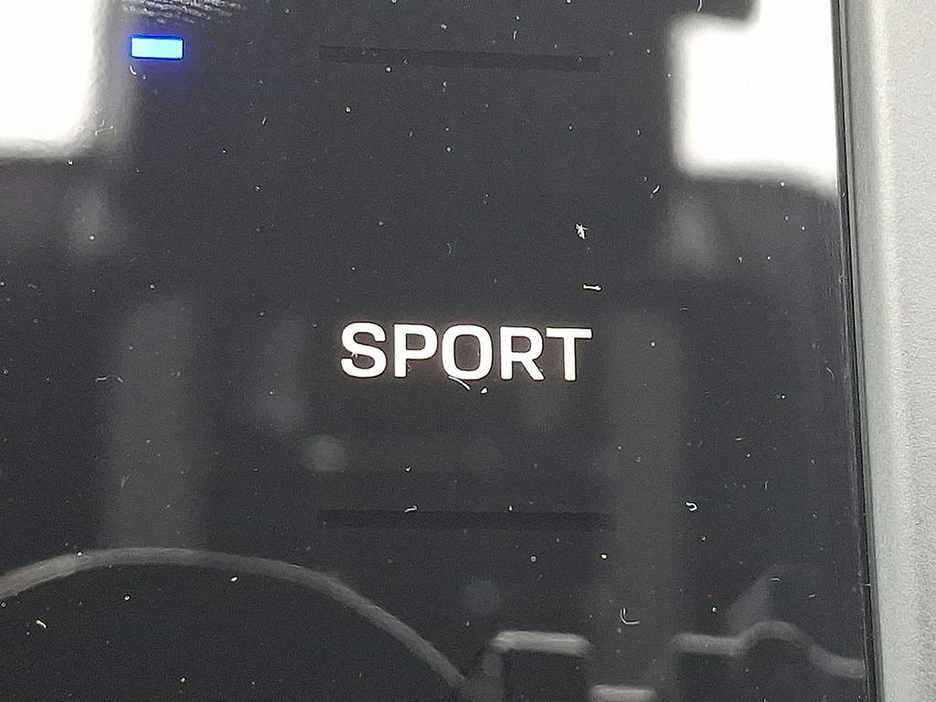 Thumbnail: 2025 Porsche Macan - 24