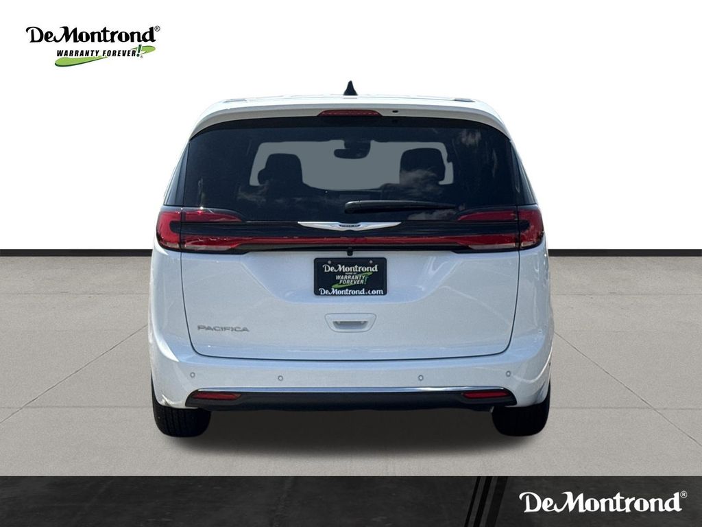 2026 Chrysler Pacifica Select White at River Oaks CDJR