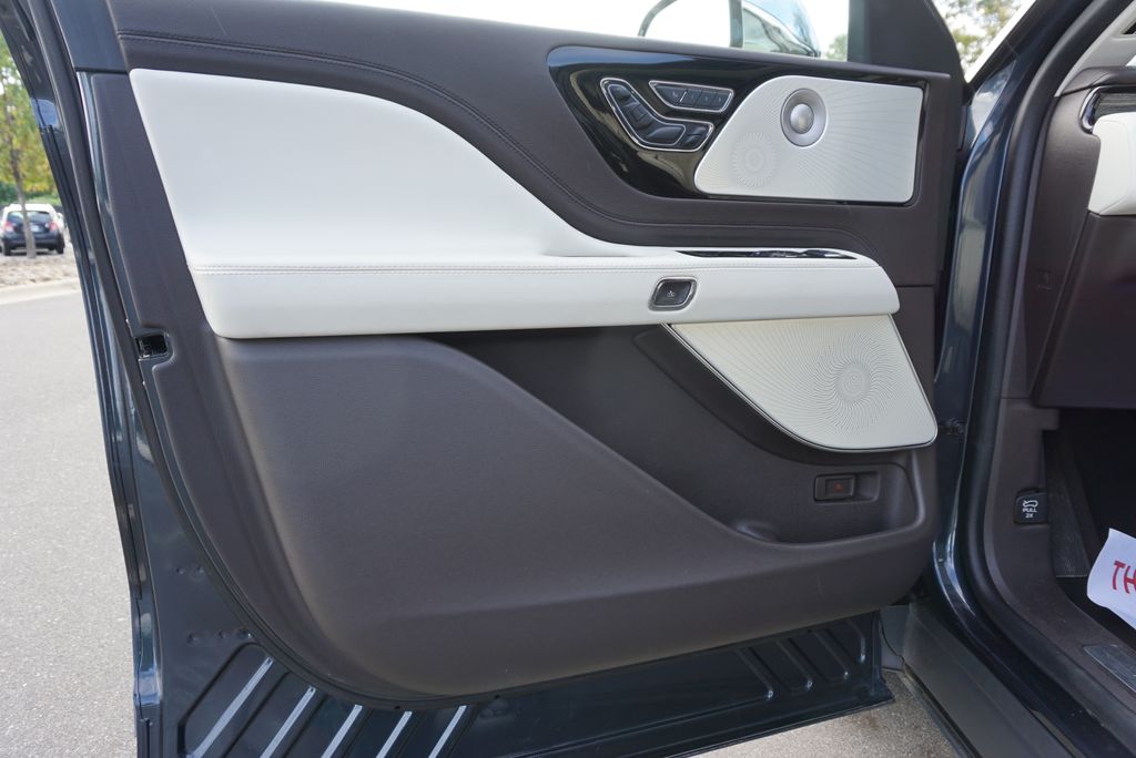 Thumbnail: 2021 Lincoln Aviator - 22