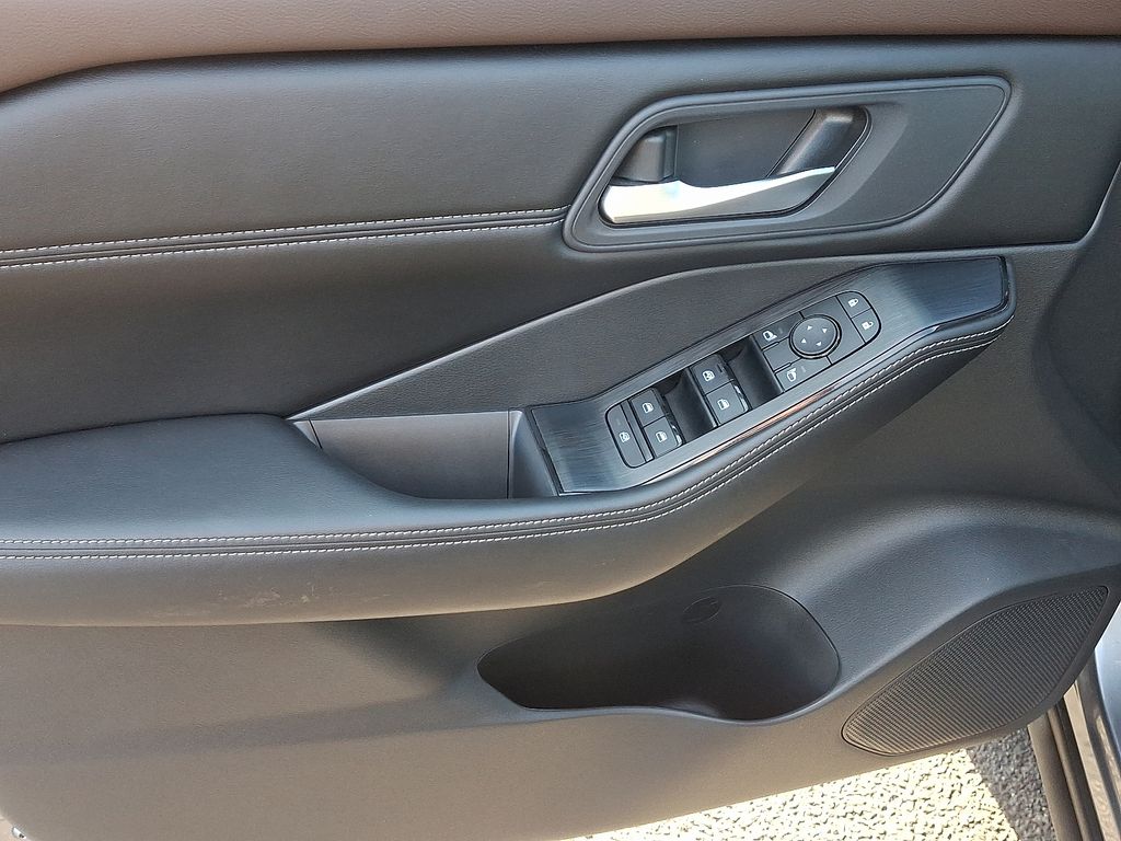 Thumbnail: 2022 Nissan Rogue - 13