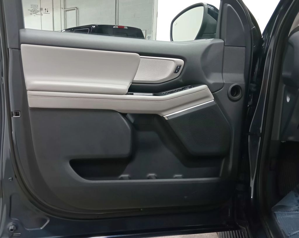 2025 Ford Expedition Active MAX
