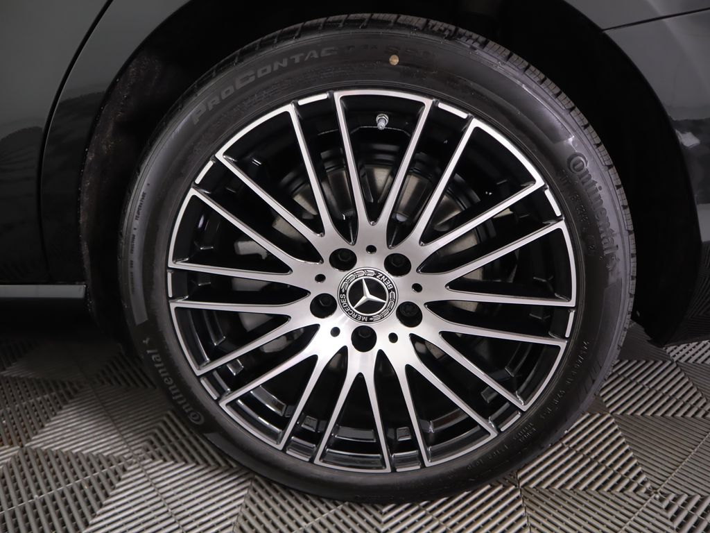 Thumbnail: 2025 Mercedes-Benz C-Class - 32