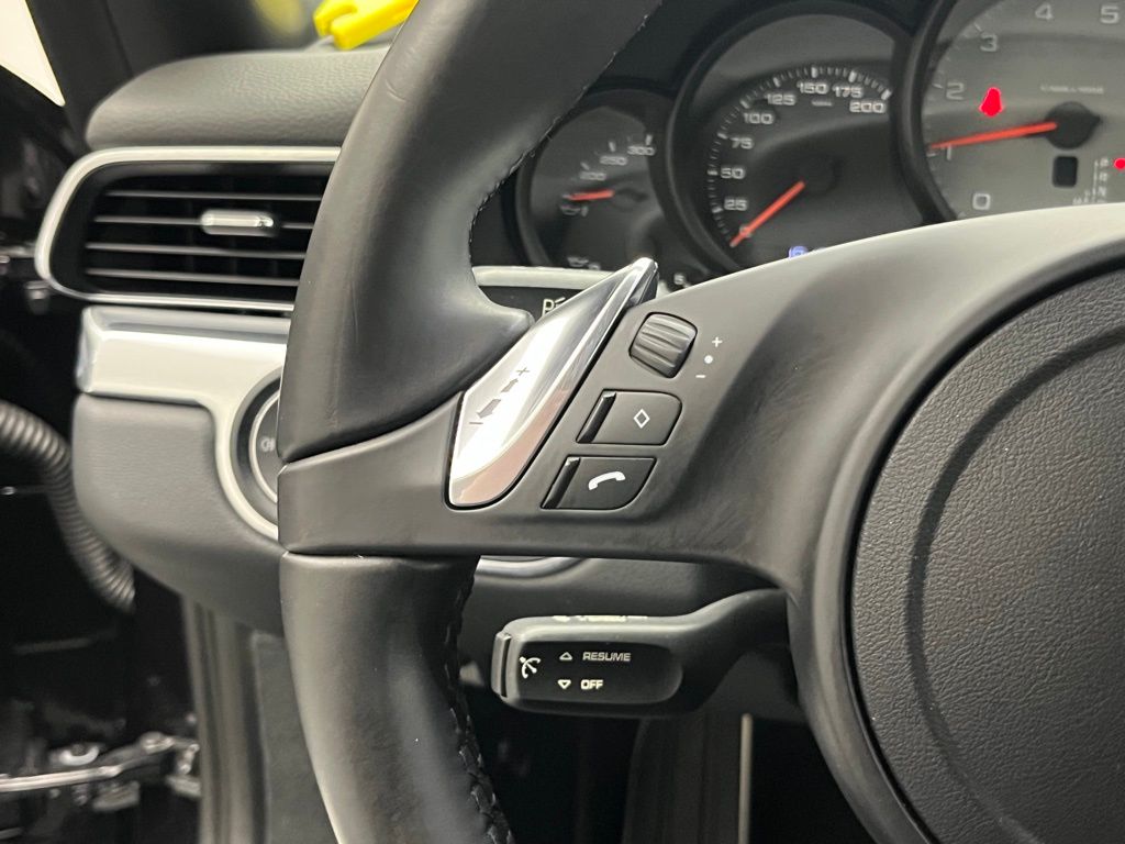 Thumbnail: 2015 Porsche 911 - 13