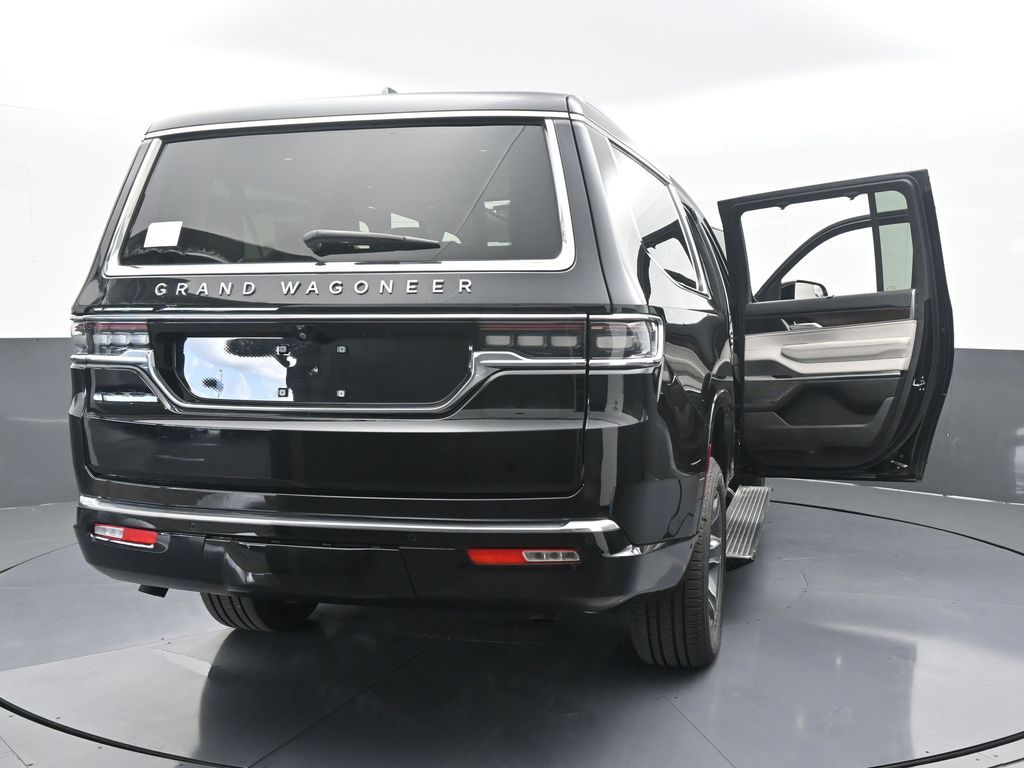 Used 2024 Diamond Black Crystal Pearlcoat Jeep Base image 90
