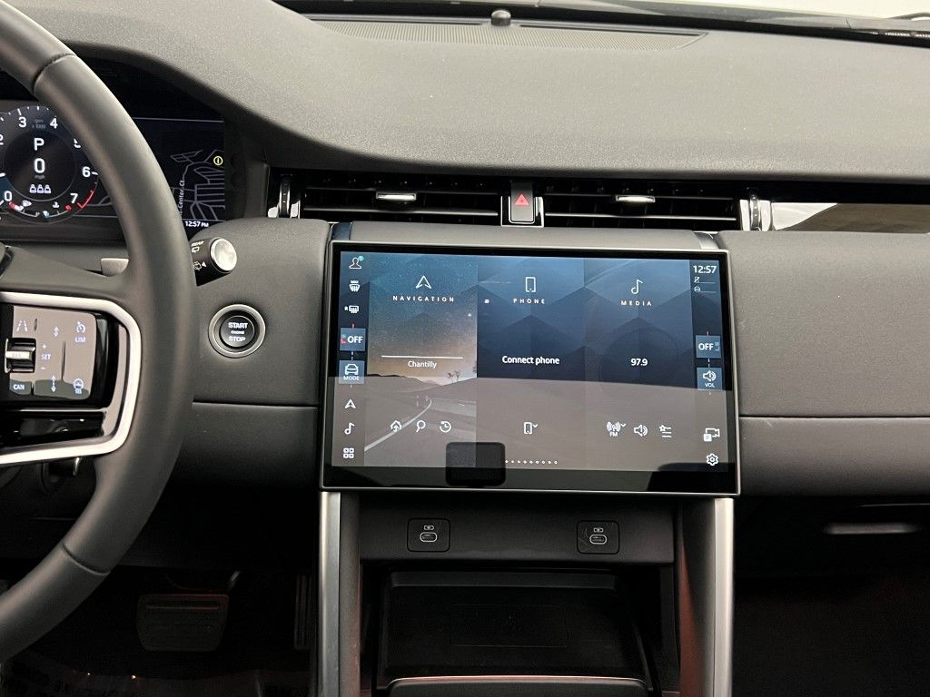 Thumbnail: 2024 Land Rover Discovery Sport - 18