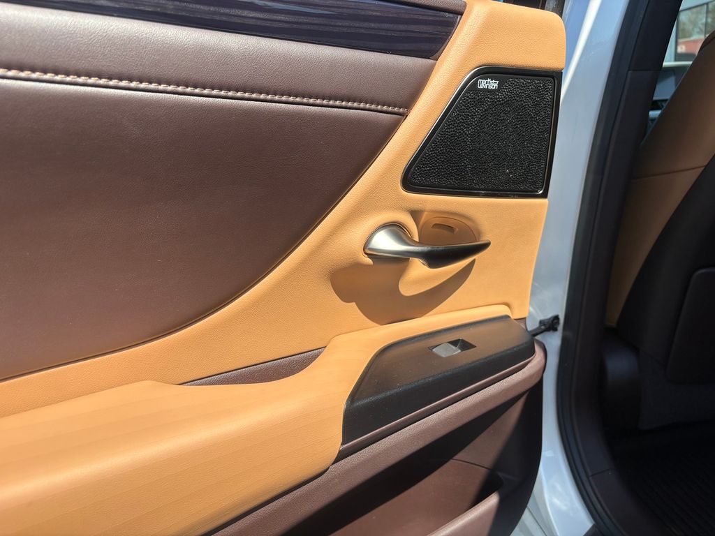 2020 Lexus ES 300h