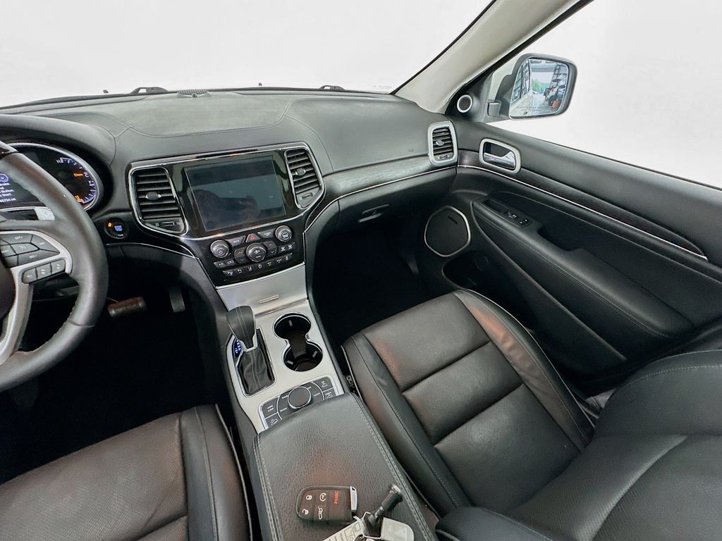 JeepGrand Cherokee11