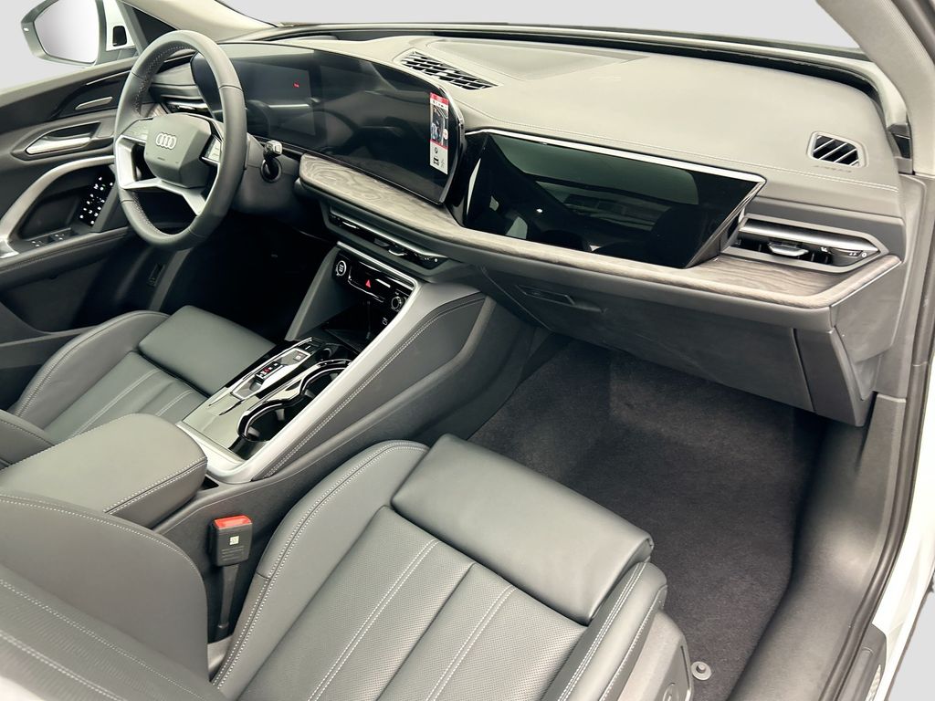 Thumbnail: 2025 Audi Q5 - 16