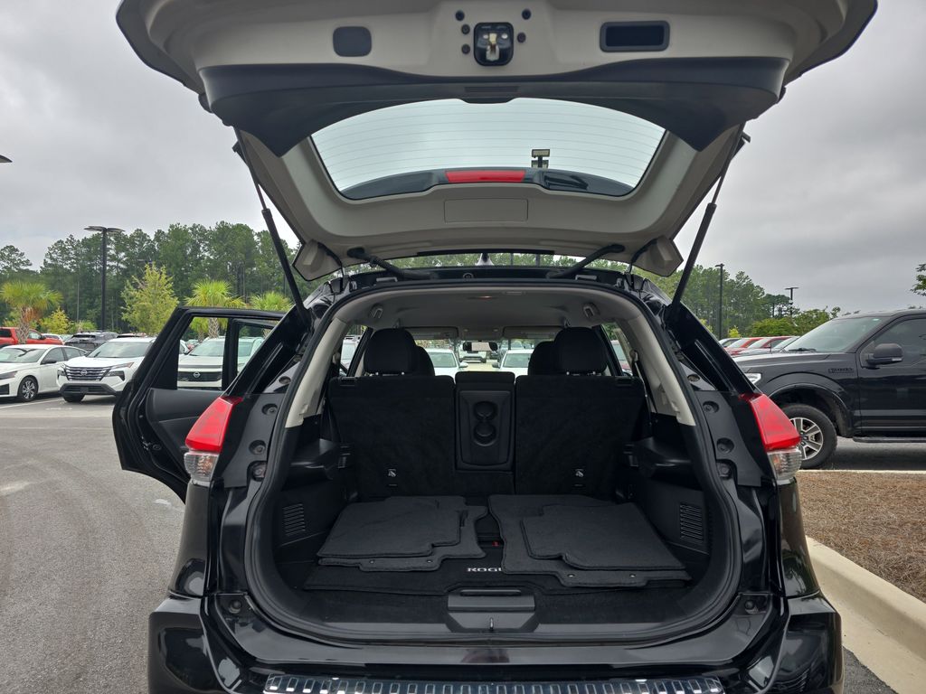 2017 Magnetic Black Nissan Rogue S AWD SUV