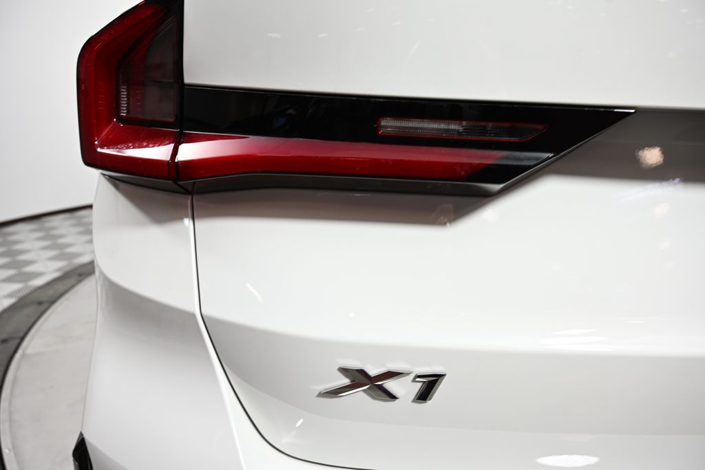 Thumbnail: 2026 BMW X1 - 10