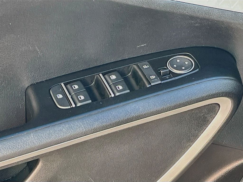 Used 2024 White Kia LX image 17
