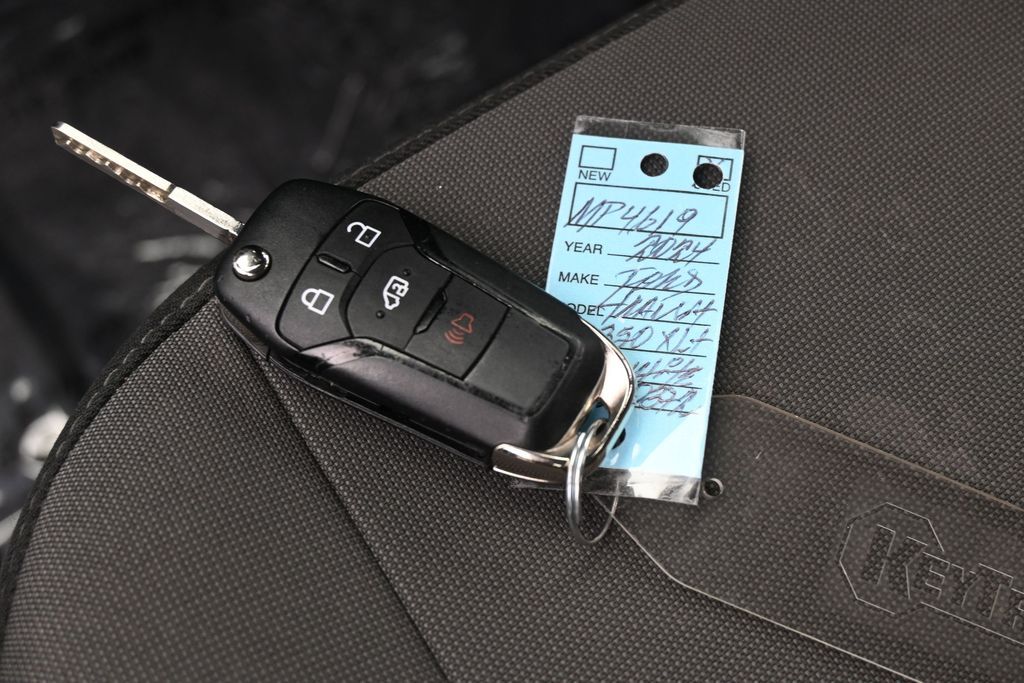 Used 2024 Oxford White Ford XLT image 19