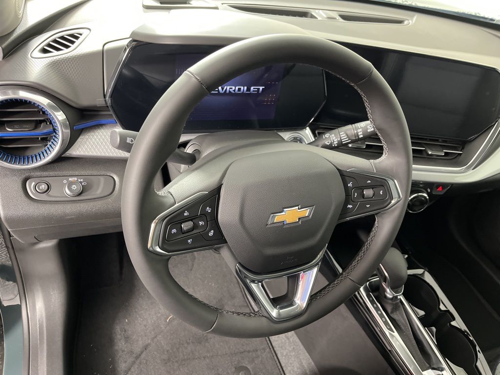Thumbnail: 2025 Chevrolet Trax - 24