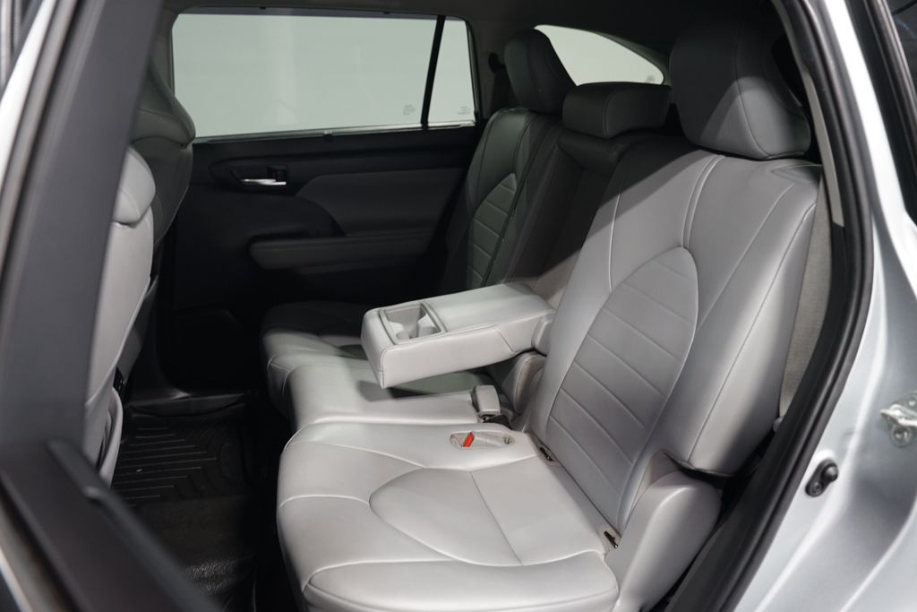 Thumbnail: 2020 Toyota Highlander - 29
