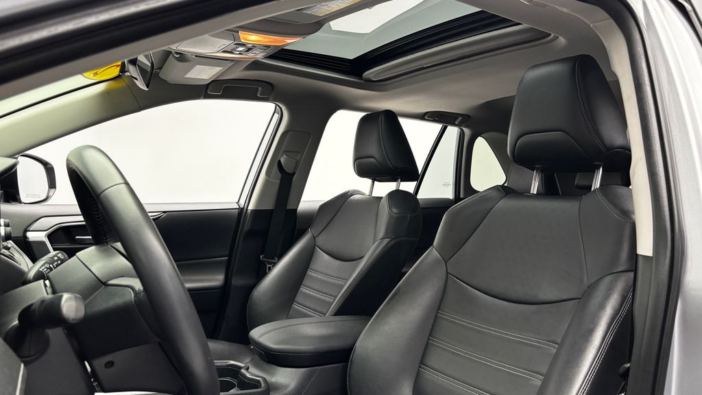 Thumbnail: 2019 Toyota RAV4 - 8