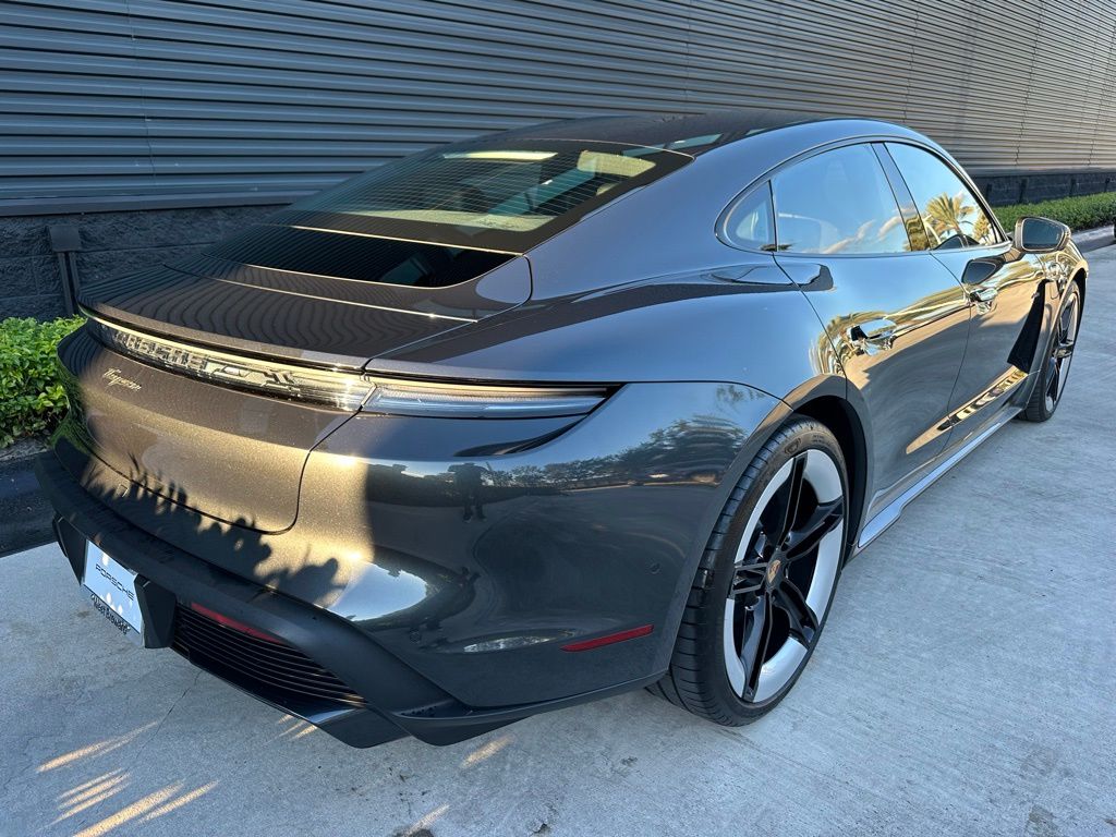 Thumbnail: 2025 Porsche Taycan - 9