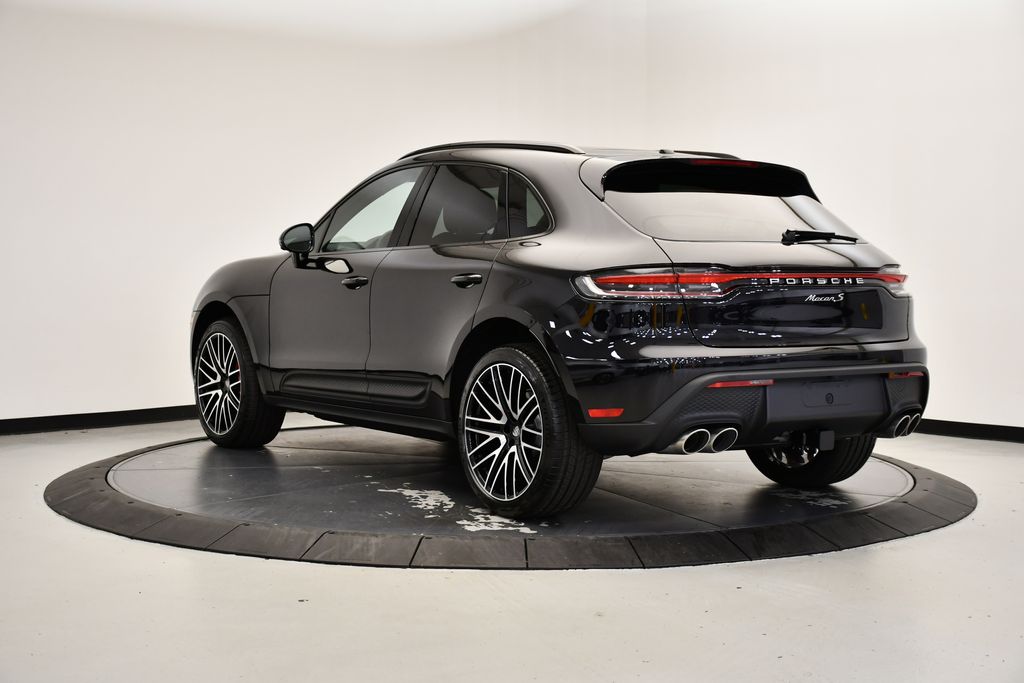 Thumbnail: 2026 Porsche Macan - 3