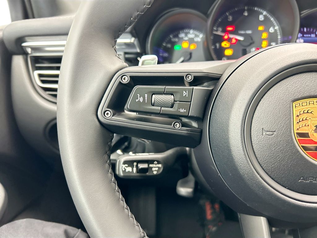 Thumbnail: 2026 Porsche Macan - 14